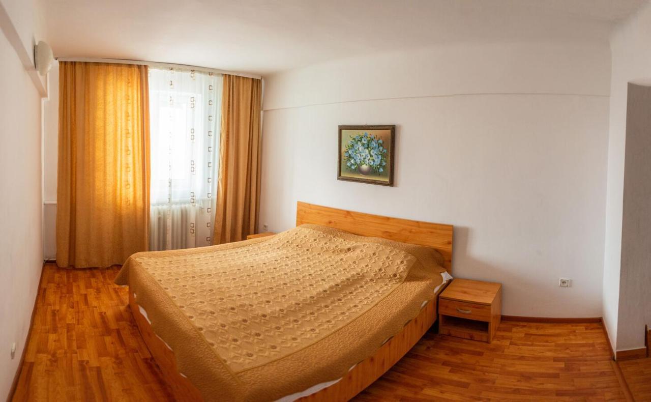 Hotel Horezu Esterno foto