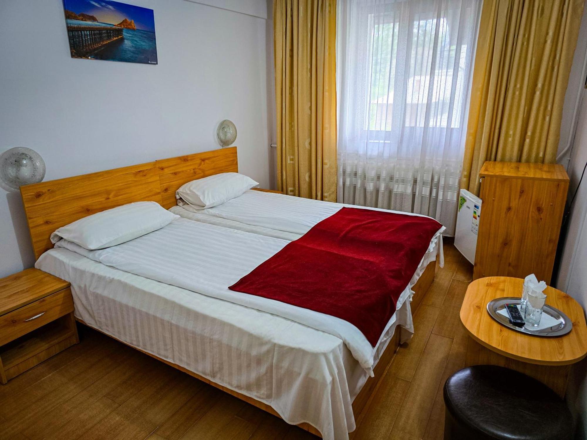 Hotel Horezu Esterno foto