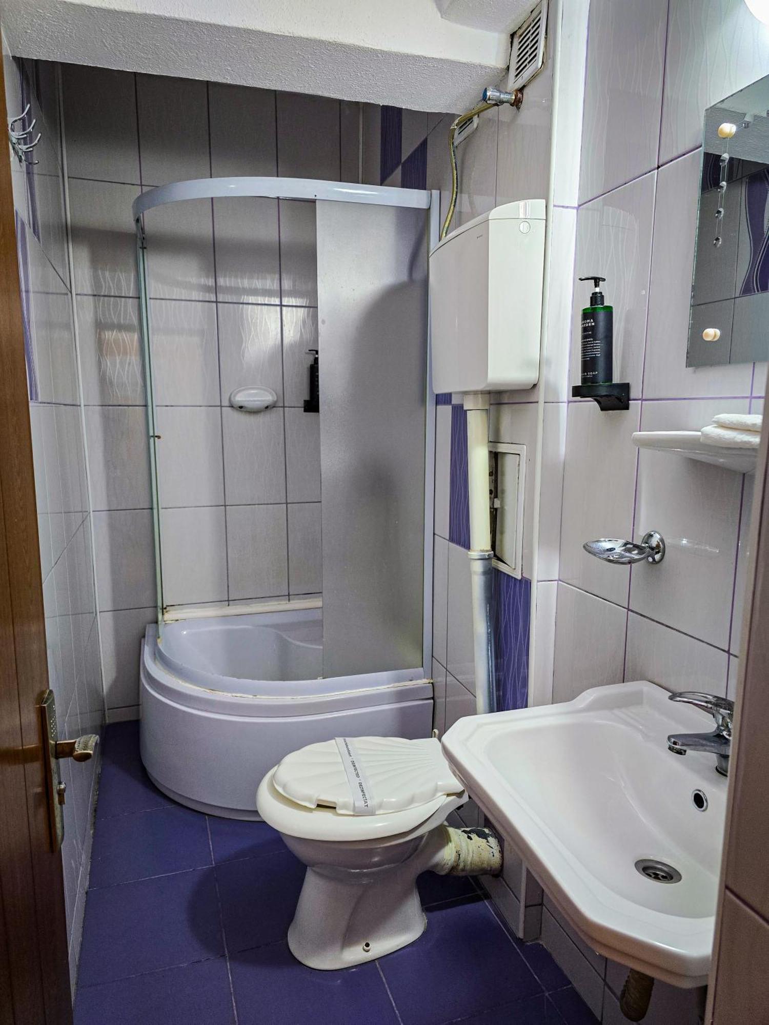 Hotel Horezu Esterno foto